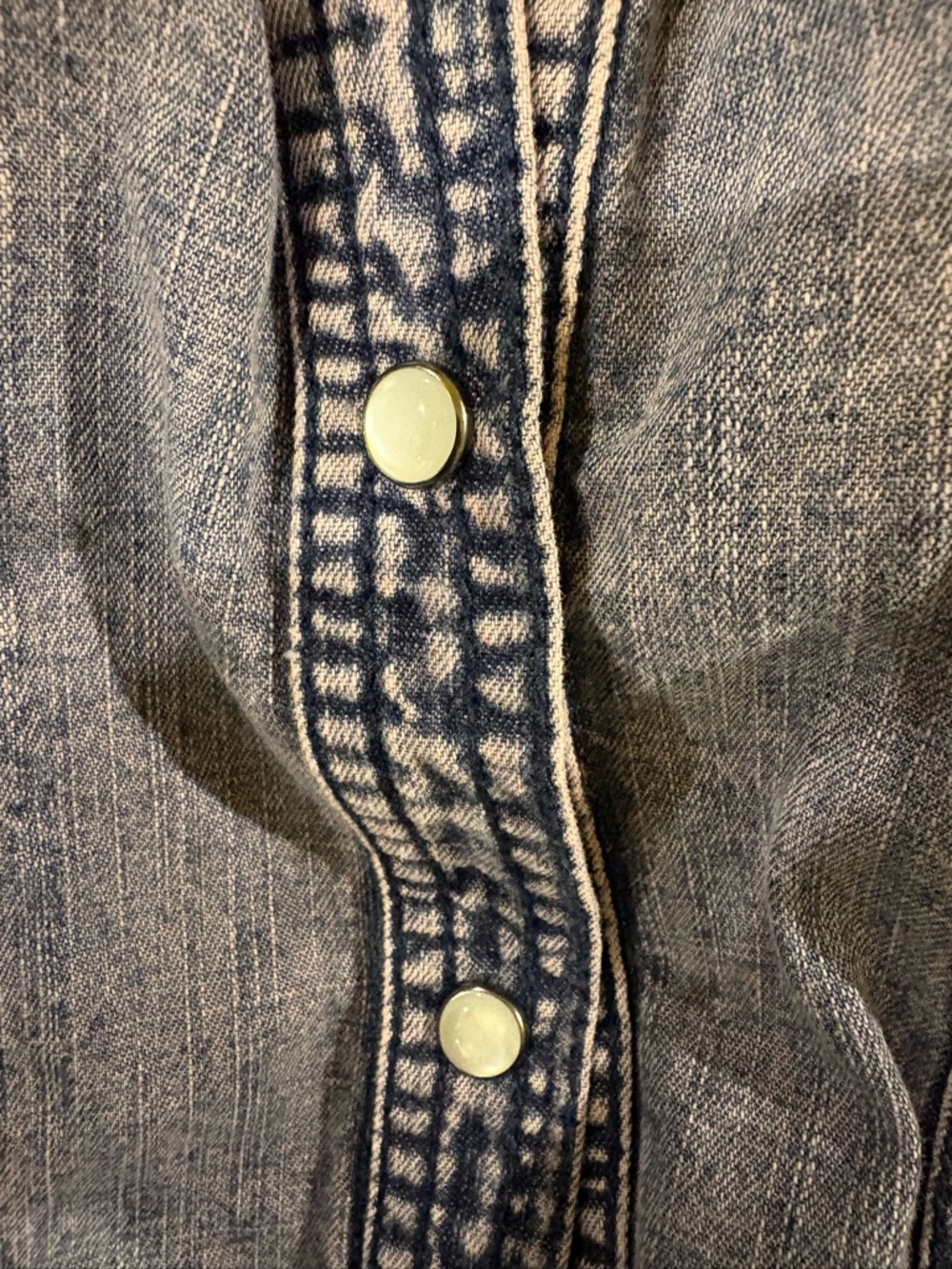 Free People We The Free denim Perl snaps shirt western cowgirl M blue acid wash - Picture 4 of 5